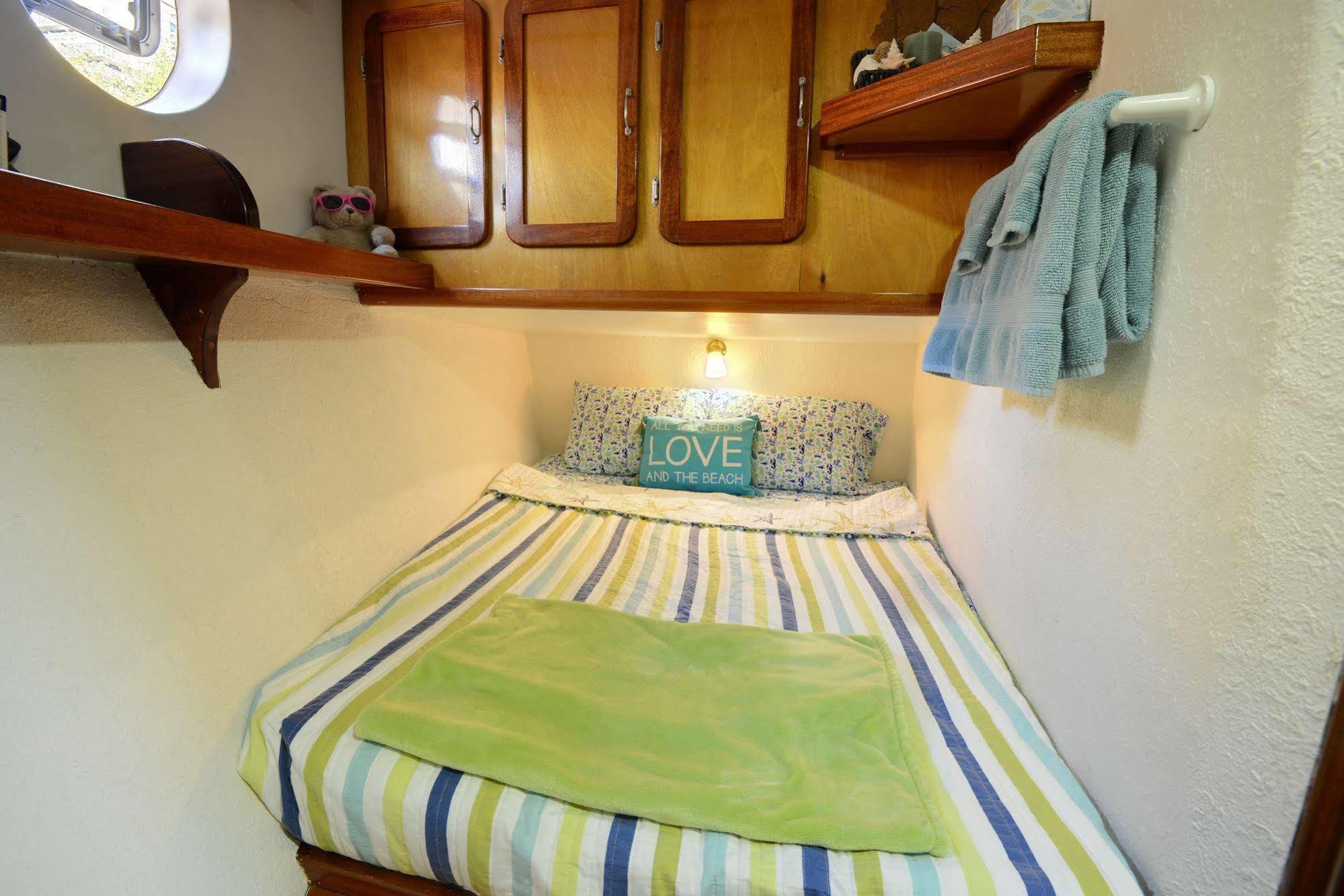 Making Waves Boatel Bed & Breakfast Toronto Exterior photo